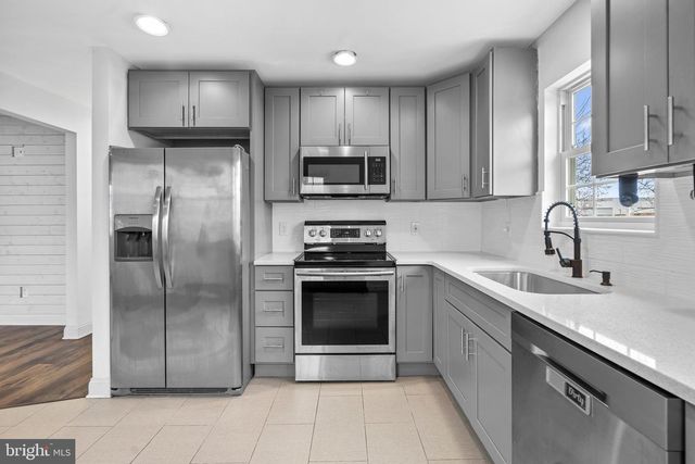 29 3RD, Morrisville, PA 19067