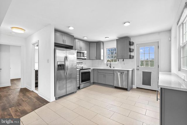 29 3RD, Morrisville, PA 19067