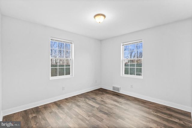 29 3RD, Morrisville, PA 19067