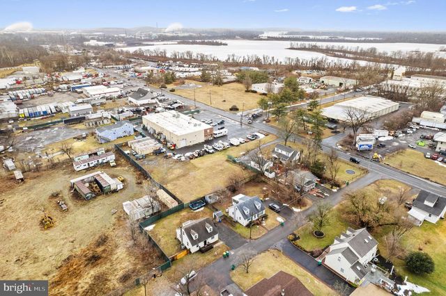 29 3RD, Morrisville, PA 19067