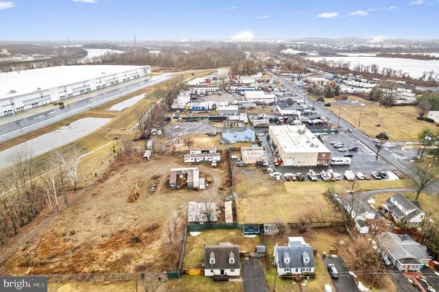 29 3RD, Morrisville, PA 19067