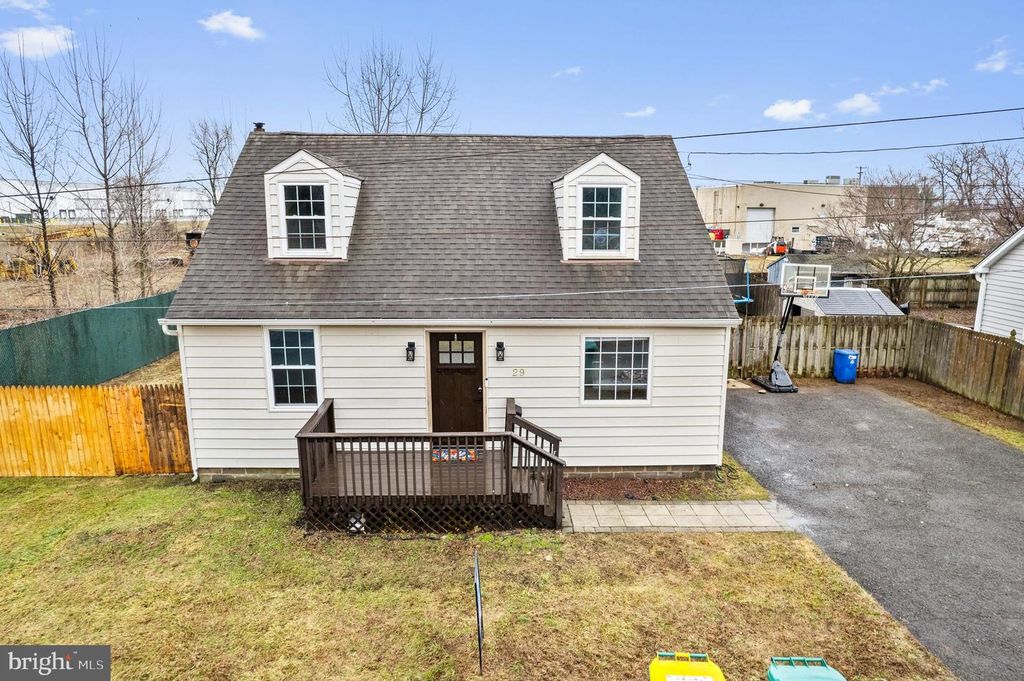 29 3RD, Morrisville, PA 19067