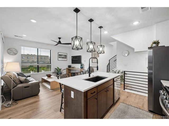 2064 S Holly St 2-6, Denver, CO 80222