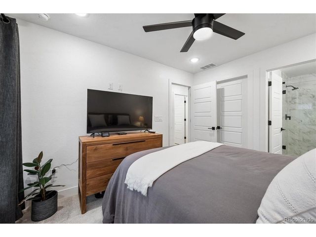 2064 S Holly St 2-6, Denver, CO 80222
