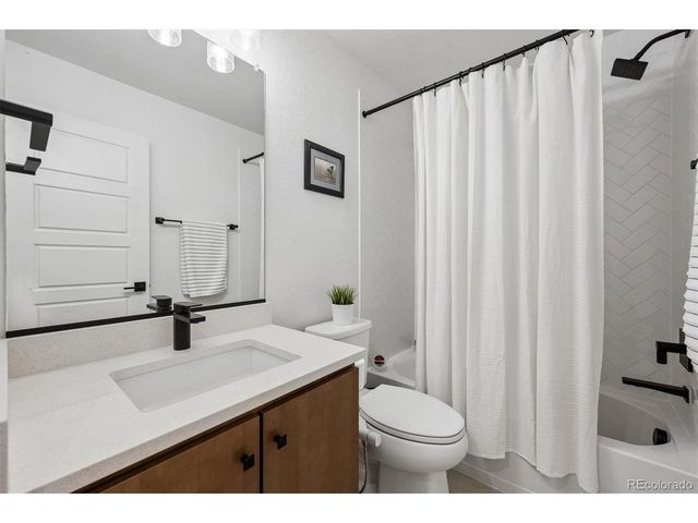 2064 S Holly St 2-6, Denver, CO 80222