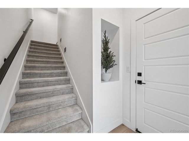 2064 S Holly St 2-6, Denver, CO 80222