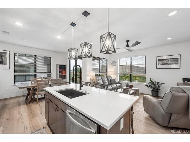 2064 S Holly St 2-6, Denver, CO 80222