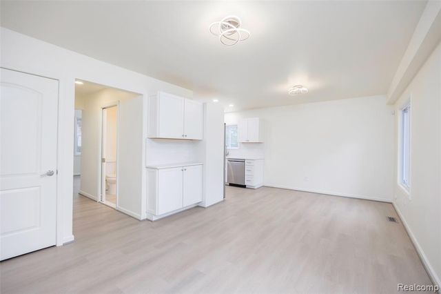 20505 Ridgemont Road, Harper Woods, MI 48225