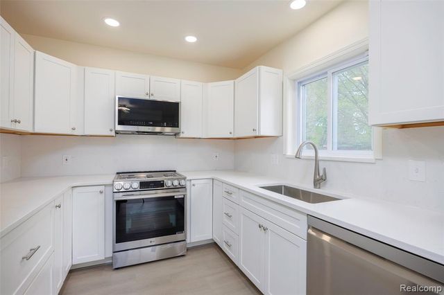 20505 Ridgemont Road, Harper Woods, MI 48225