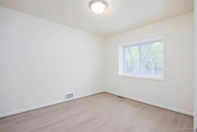 20505 Ridgemont Road, Harper Woods, MI 48225