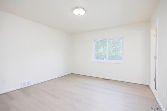 20505 Ridgemont Road, Harper Woods, MI 48225