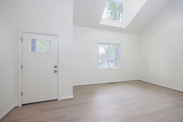 20505 Ridgemont Road, Harper Woods, MI 48225