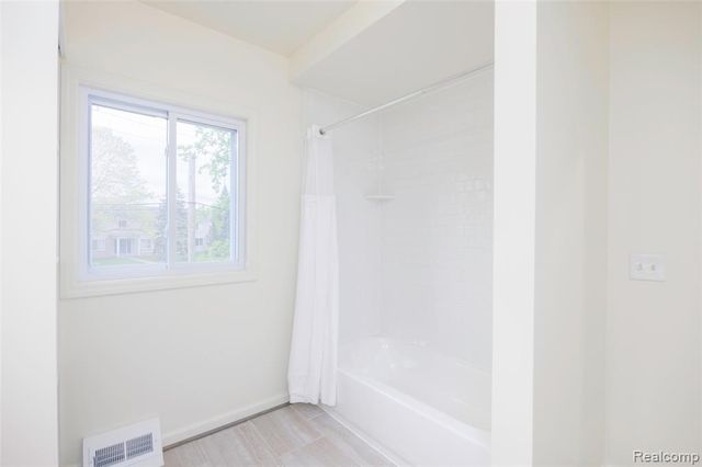 20505 Ridgemont Road, Harper Woods, MI 48225