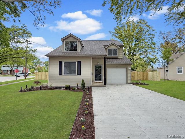 20505 Ridgemont Road, Harper Woods, MI 48225
