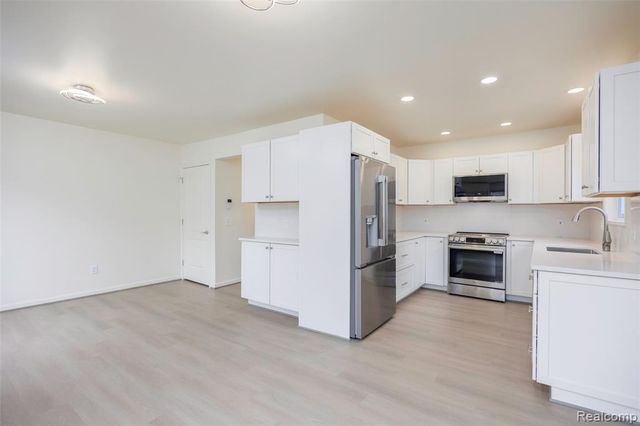 20505 Ridgemont Road, Harper Woods, MI 48225