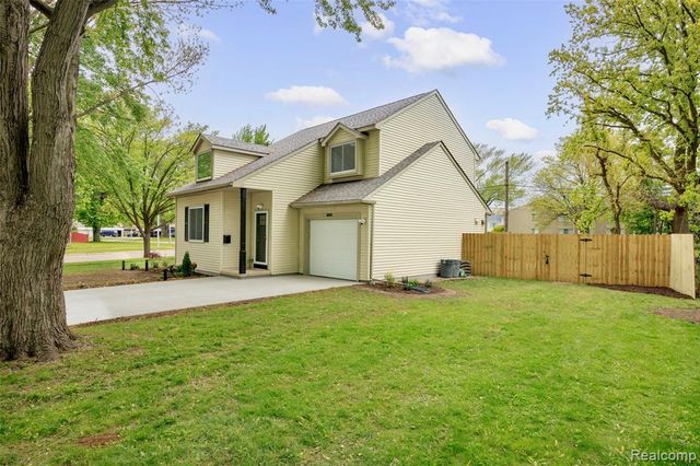20505 Ridgemont Road, Harper Woods, MI 48225