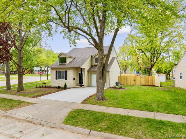 20505 Ridgemont Road, Harper Woods, MI 48225