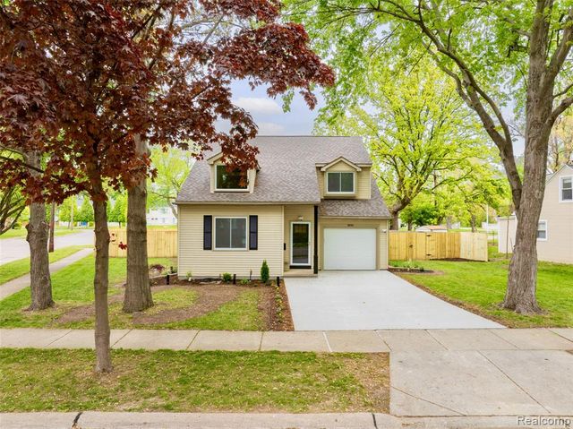 20505 Ridgemont Road, Harper Woods, MI 48225