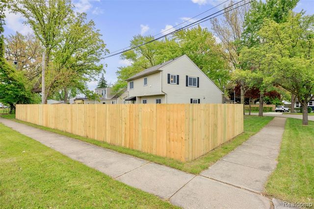 20505 Ridgemont Road, Harper Woods, MI 48225