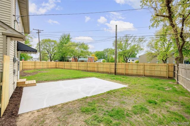 20505 Ridgemont Road, Harper Woods, MI 48225