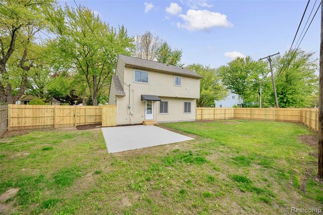 20505 Ridgemont Road, Harper Woods, MI 48225