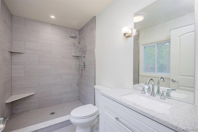 20505 Ridgemont Road, Harper Woods, MI 48225