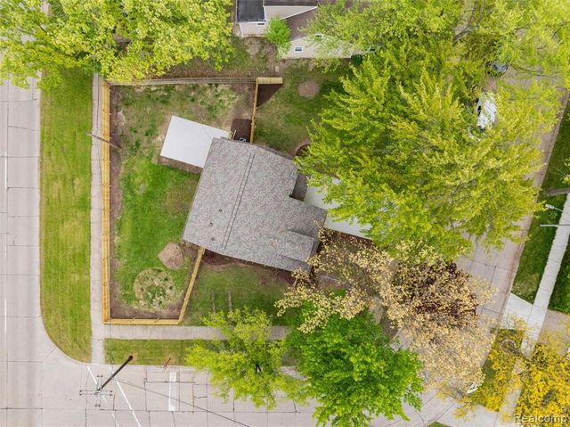 20505 Ridgemont Road, Harper Woods, MI 48225