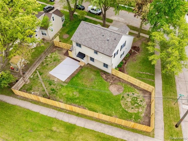 20505 Ridgemont Road, Harper Woods, MI 48225