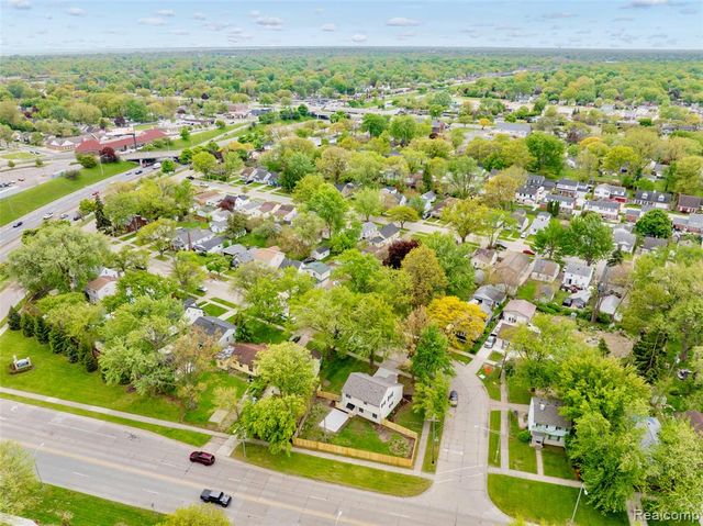 20505 Ridgemont Road, Harper Woods, MI 48225