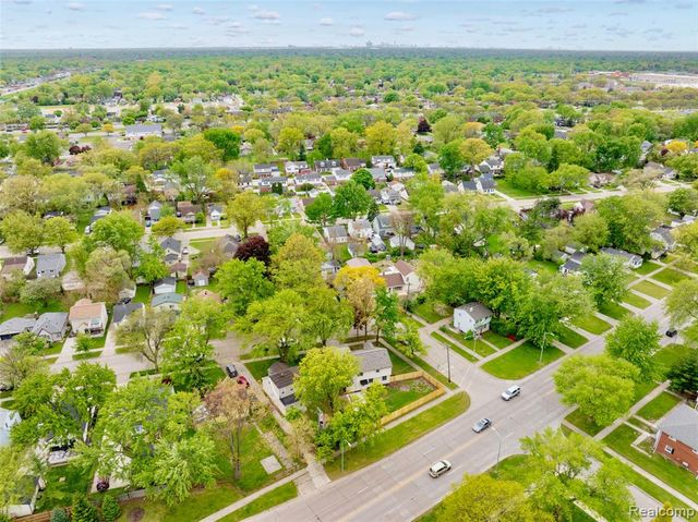 20505 Ridgemont Road, Harper Woods, MI 48225