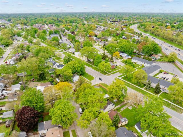 20505 Ridgemont Road, Harper Woods, MI 48225