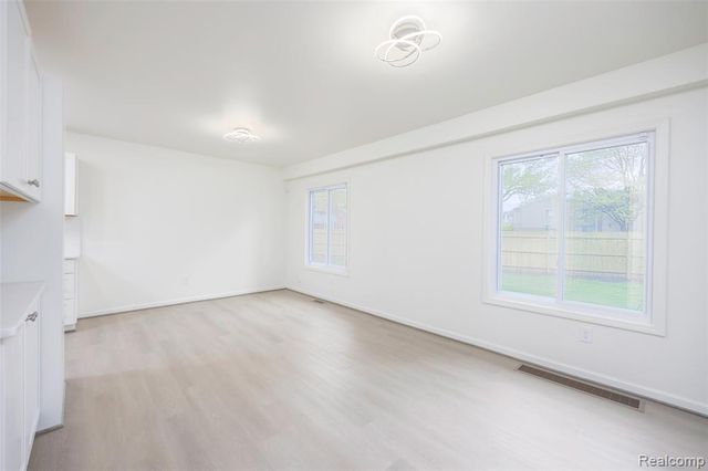 20505 Ridgemont Road, Harper Woods, MI 48225