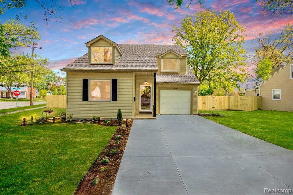 20505 Ridgemont Road, Harper Woods, MI 48225