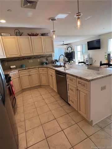 12 Naugatuck Avenue APT A4, Milford, CT 06460