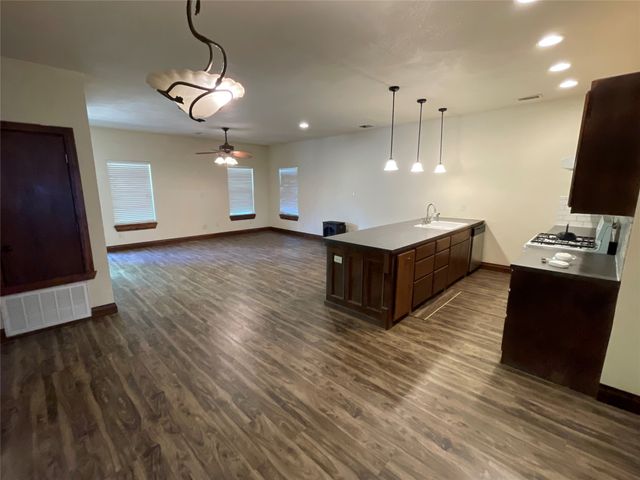 2110 County Road 1220, Savoy, TX 75479