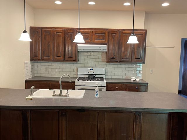 2110 County Road 1220, Savoy, TX 75479