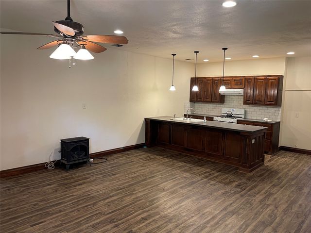 2110 County Road 1220, Savoy, TX 75479