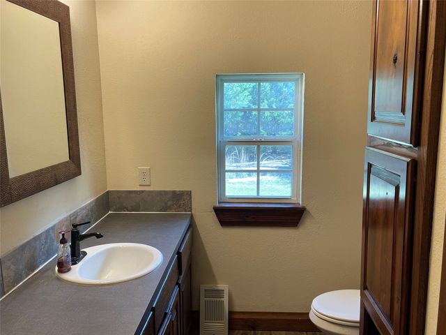 2110 County Road 1220, Savoy, TX 75479