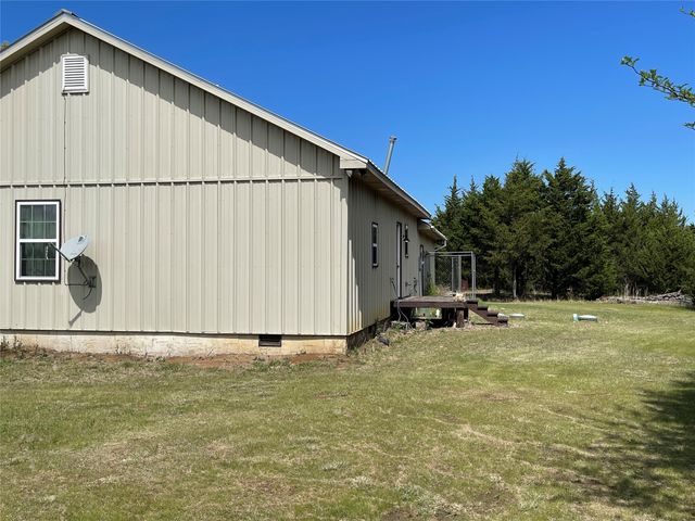 2110 County Road 1220, Savoy, TX 75479
