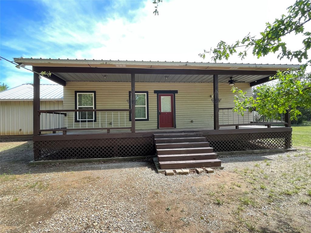 2110 County Road 1220, Savoy, TX 75479