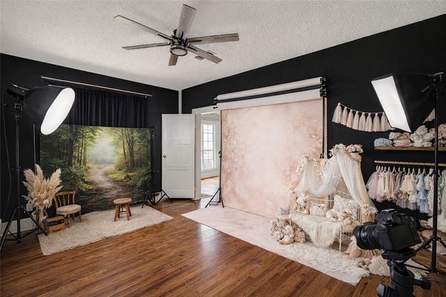 132 W King Street, Burleson, TX 76028