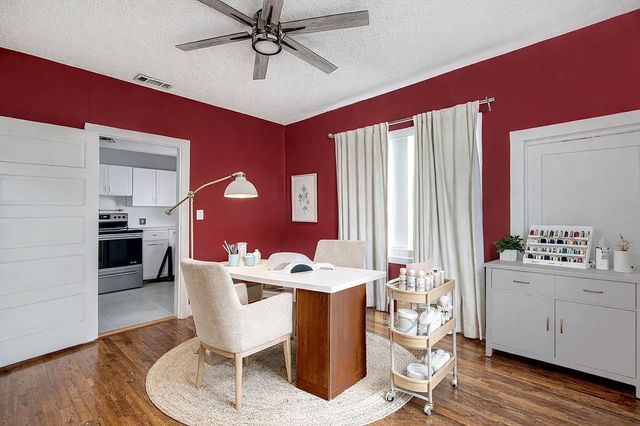 132 W King Street, Burleson, TX 76028