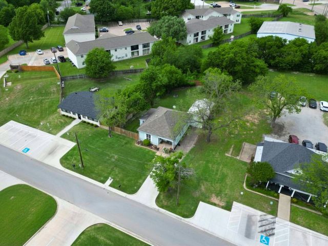 132 W King Street, Burleson, TX 76028