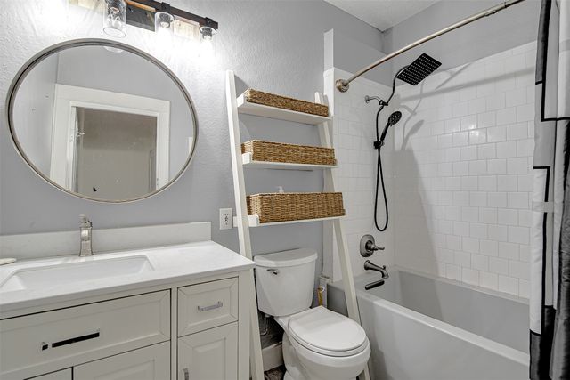 132 W King Street, Burleson, TX 76028