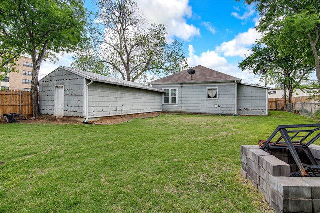 132 W King Street, Burleson, TX 76028