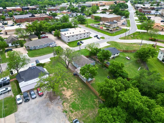 132 W King Street, Burleson, TX 76028