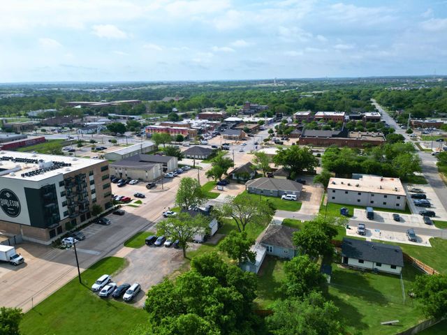 132 W King Street, Burleson, TX 76028