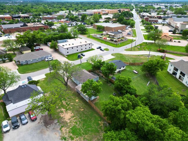 132 W King Street, Burleson, TX 76028