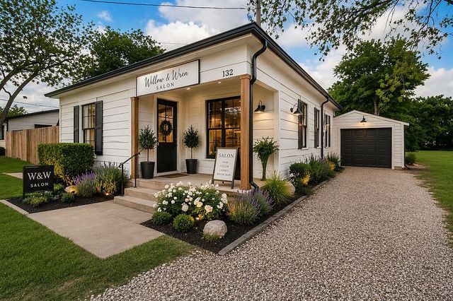 132 W King Street, Burleson, TX 76028