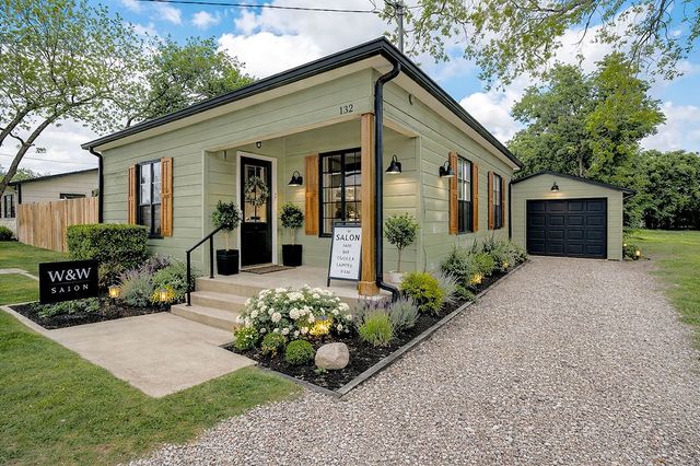 132 W King Street, Burleson, TX 76028